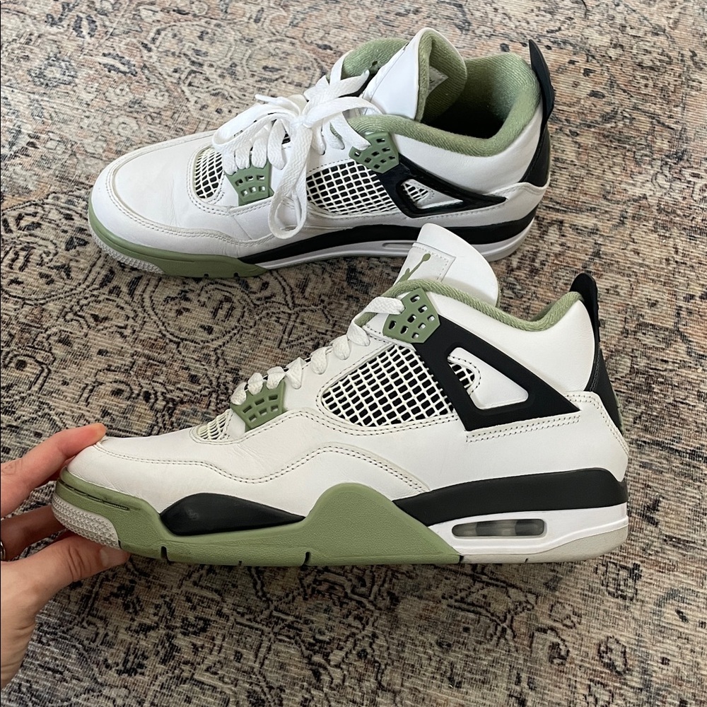 Nike Women’s White Black Light Green Retro Sneakers - Picture 5 of 12